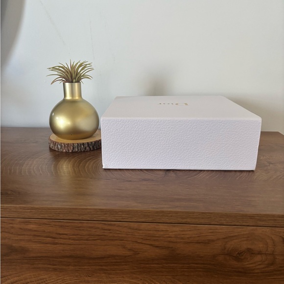 Dior White empty Box with Gold Ribbon - Picture 6 of 10